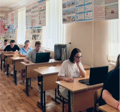 Светлые оборудованные классы с наглядными пособиями